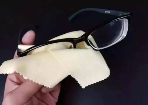 正确清洗眼镜的方法 学会清洗妙招能保护眼睛