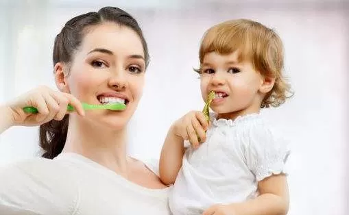 刷牙前用牙刷沾水 教你正确刷牙方法